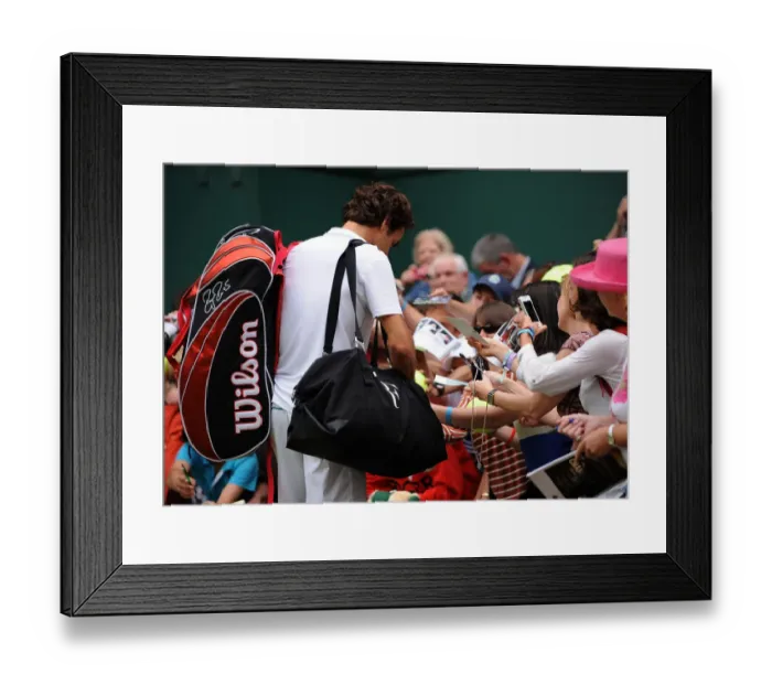 Framed Print : Roger Federer Signs Autographs
