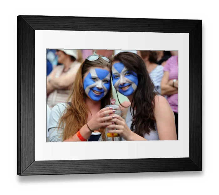 Framed Print : Andy Murray Fans With Painted Faces & Nails Framed Print : Andy Murray Fans With Painted Faces & Nails