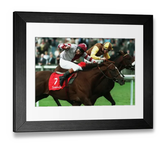 Framed Print : Lester Piggott (Fumo Di Londra) Framed Print : Lester Piggott (Fumo Di Londra)