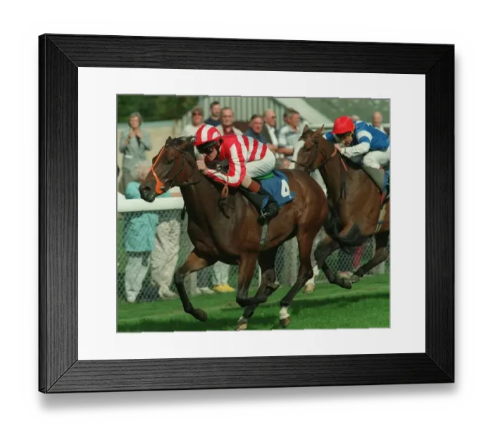 Framed Print : Dancing Drop (R. Hughes) Framed Print : Dancing Drop (R. Hughes)