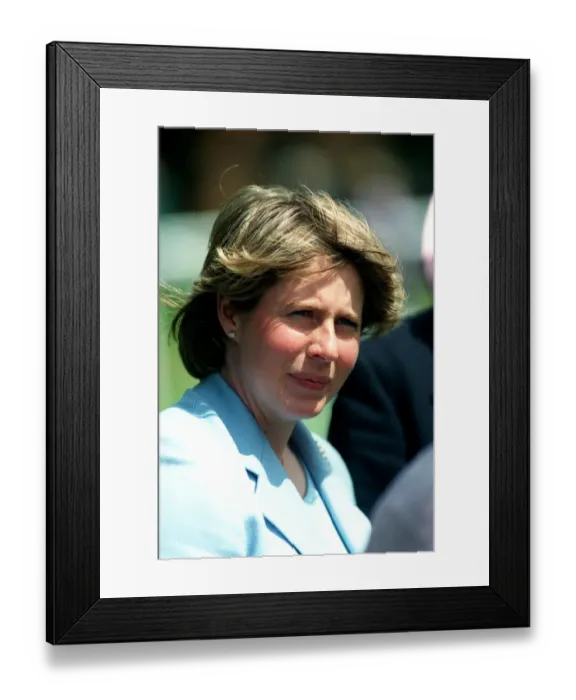 Framed Print : Linda Perratt Framed Print : Linda Perratt