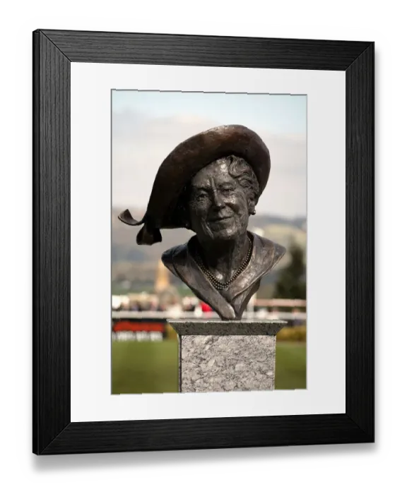 Framed Print : Queen Mother Memorial Statue Framed Print : Queen Mother Memorial Statue