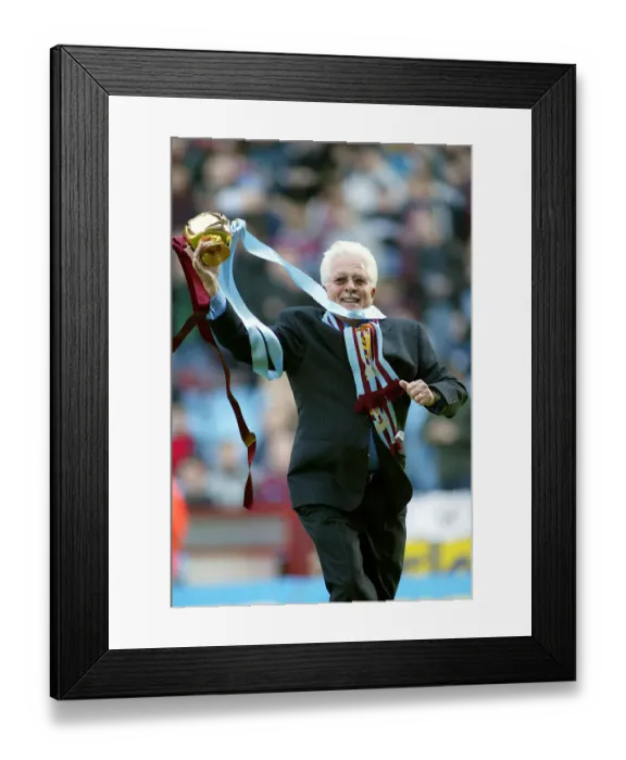 Framed Print : Jim Lewis Owner Of Best Mate Aston Villa V Manchester Utd Villa Park Framed Print : Jim Lewis Owner Of Best Mate Aston Villa V Manchester Utd Villa Park
