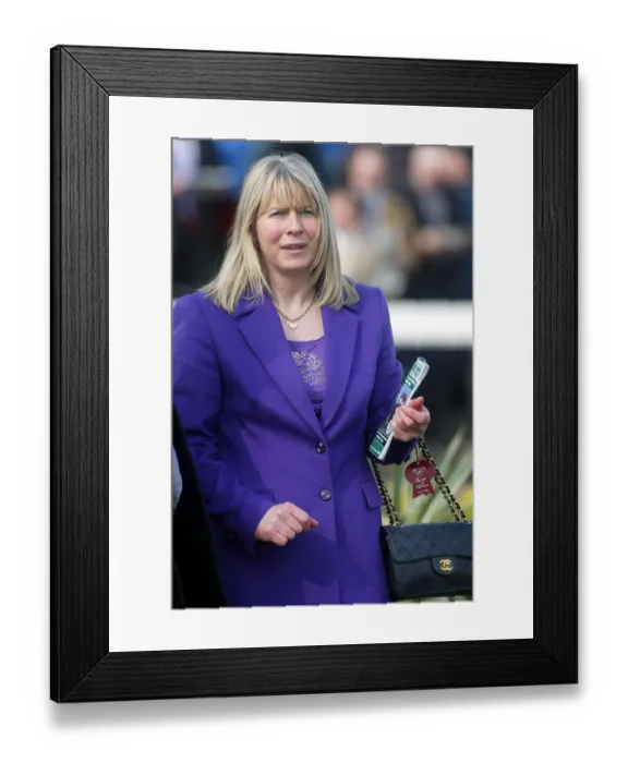 Framed Print : Linda Perratt Framed Print : Linda Perratt