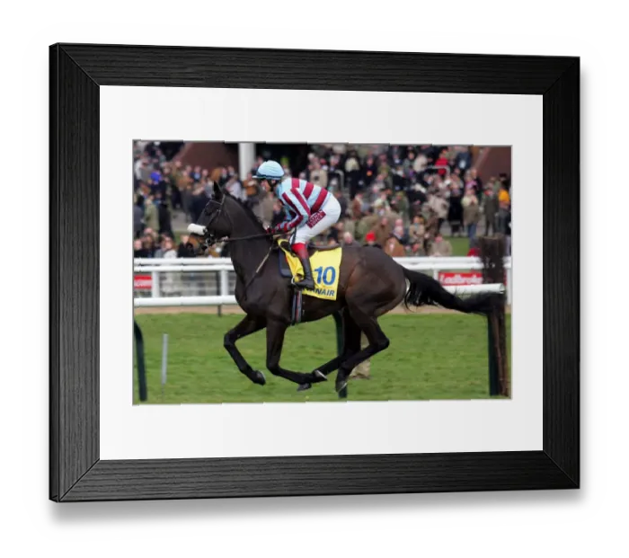 Framed Print : Hand Inn Hand
