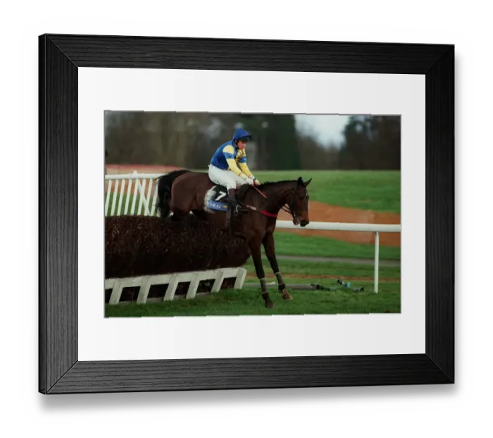 Framed Print : Greenhil Tare Away Framed Print : Greenhil Tare Away