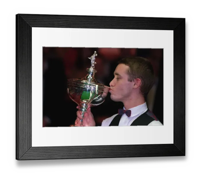Framed Print : Stephen Hendry Kisses Trophy Framed Print : Stephen Hendry Kisses Trophy