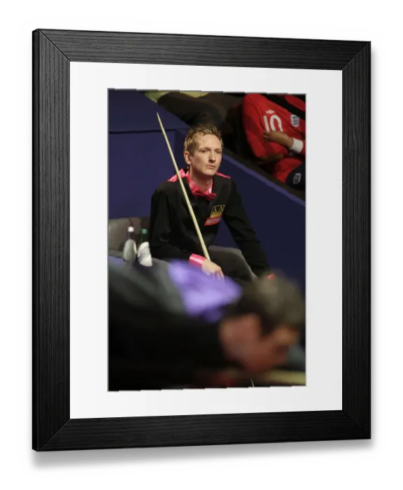 Framed Print : Andrew Pagett Looks On As Jamie Cope Pots The Balls