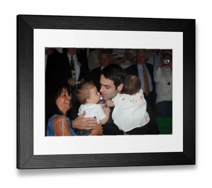 Framed Print : Ronnie O Sullivan, Lily & Ronnie Jnr Framed Print : Ronnie O Sullivan, Lily & Ronnie Jnr