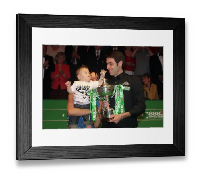 Framed Print : Ronnie O Sullivan, Jo & Ronnie Jnr Framed Print : Ronnie O Sullivan, Jo & Ronnie Jnr