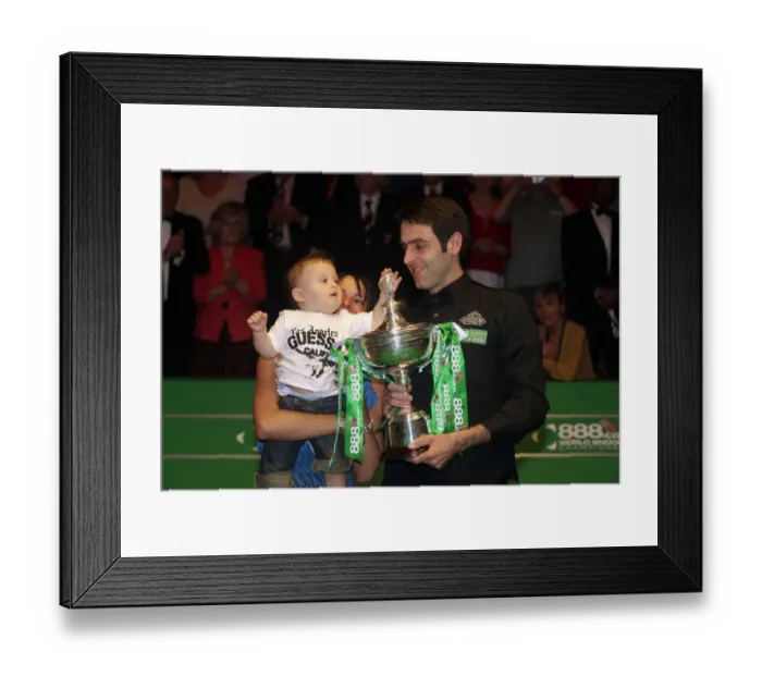 Framed Print : Ronnie O Sullivan, Jo & Ronnie Jnr Framed Print : Ronnie O Sullivan, Jo & Ronnie Jnr