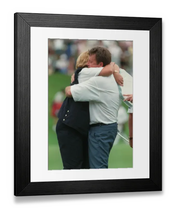 Framed Print : Ian Woosnam Embraces Wife Framed Print : Ian Woosnam Embraces Wife
