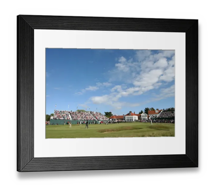Framed Print : The 18th Green & Clubhouse