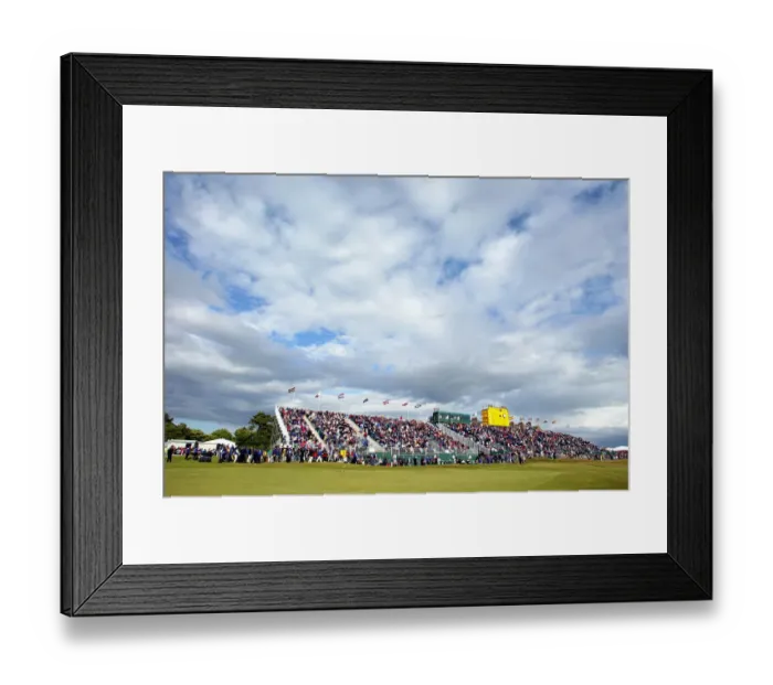 Framed Print : The 18th Green & Grandstands Framed Print : The 18th Green & Grandstands