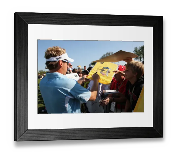 Framed Print : Ian Poulter Signs Autographs Framed Print : Ian Poulter Signs Autographs