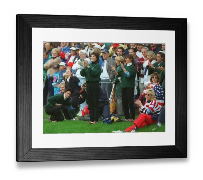 Framed Print : Suzanne Danielle Applauds Sam Framed Print : Suzanne Danielle Applauds Sam
