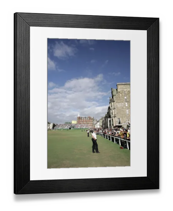 Framed Print : 18th Green & Hotels Framed Print : 18th Green & Hotels