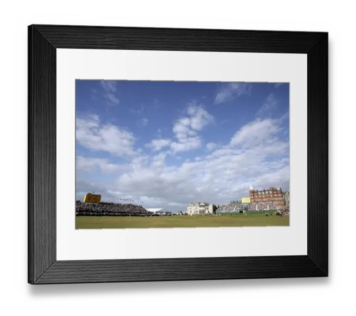 Framed Print : 18th Green & Clubhouse Framed Print : 18th Green & Clubhouse