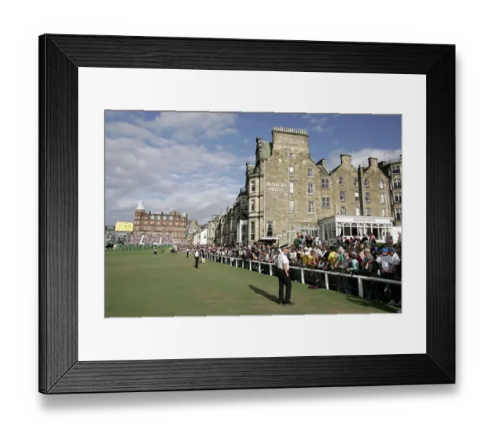 Framed Print : 18th Green & Hotels Framed Print : 18th Green & Hotels