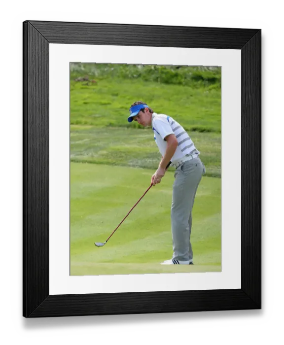 Framed Print : Justin Rose Chips On 17th Framed Print : Justin Rose Chips On 17th