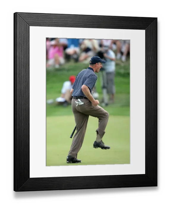 Framed Print : Furyk Sinks Birdie On 17th