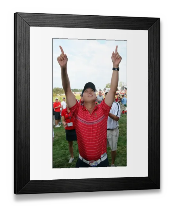 Framed Print : Anthony Kim Salutes The Fans