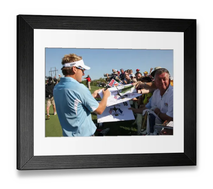 Framed Print : Ian Poulter Signs Autographs Framed Print : Ian Poulter Signs Autographs