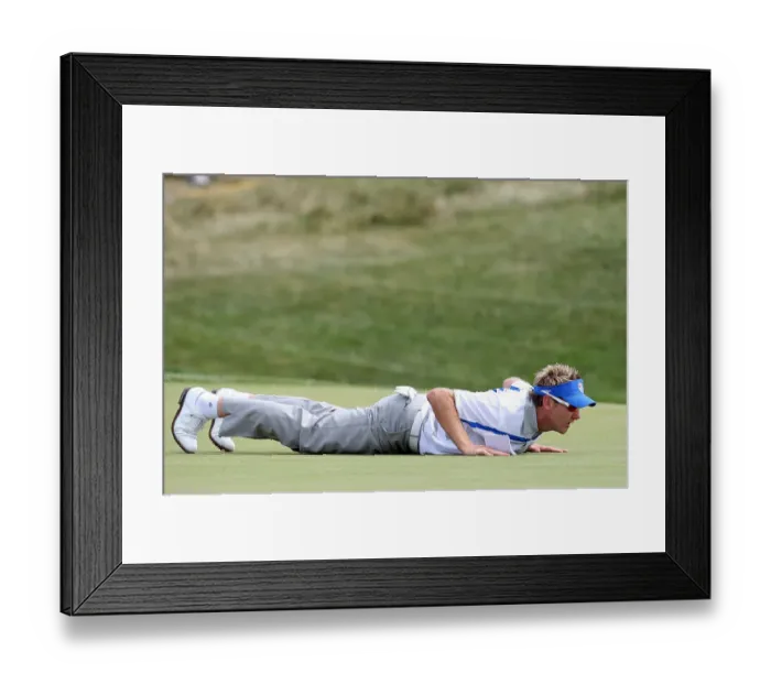 Framed Print : Ian Poulter On 18th Green