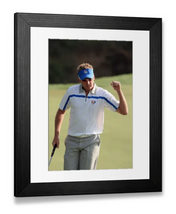 Framed Print : Ian Pouter Sinks Birdie Putt On 3