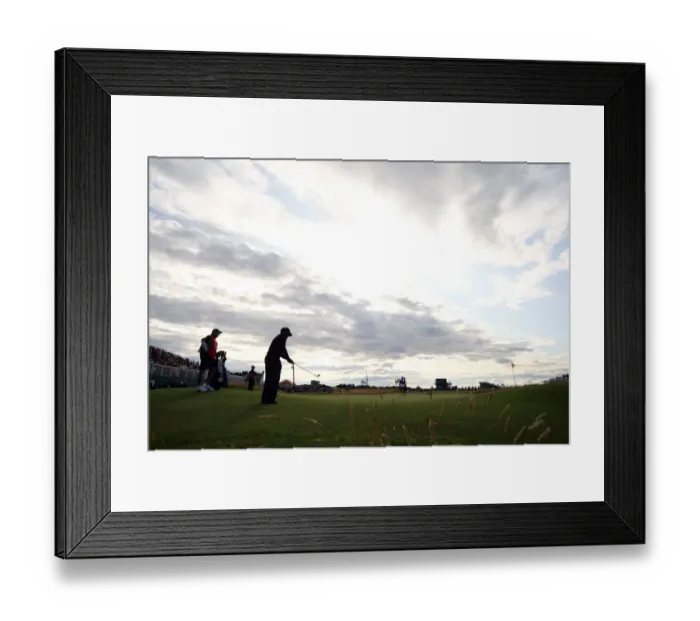 Framed Print : Tiger Woods Chips Onto The 18th Green Framed Print : Tiger Woods Chips Onto The 18th Green