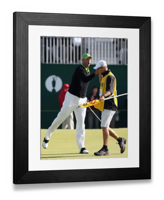 Framed Print : Stewart Cink Sinks Birdie On 18th Framed Print : Stewart Cink Sinks Birdie On 18th