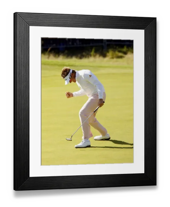 Framed Print : Ian Poulter Sinks Birdie Put Framed Print : Ian Poulter Sinks Birdie Put