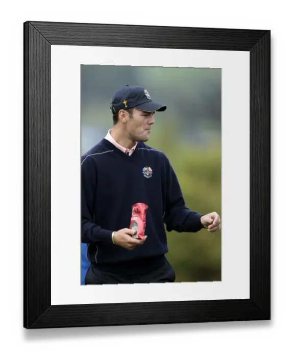 Framed Print : Martin Kaymer Eats His Crisps Framed Print : Martin Kaymer Eats His Crisps