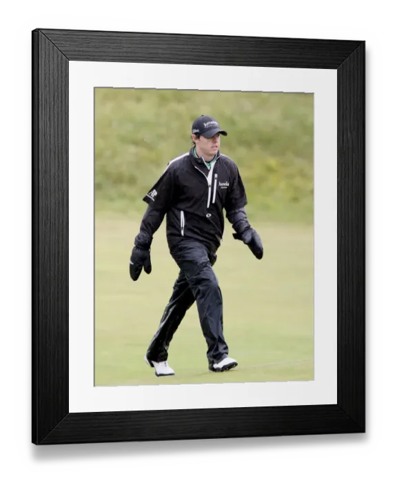 Framed Print : Rory Mcilroy In Very Wet Conditions Framed Print : Rory Mcilroy In Very Wet Conditions