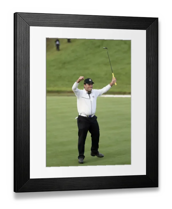 Framed Print : Francesco Molinari Sinks Birdie Put On 18th Framed Print : Francesco Molinari Sinks Birdie Put On 18th