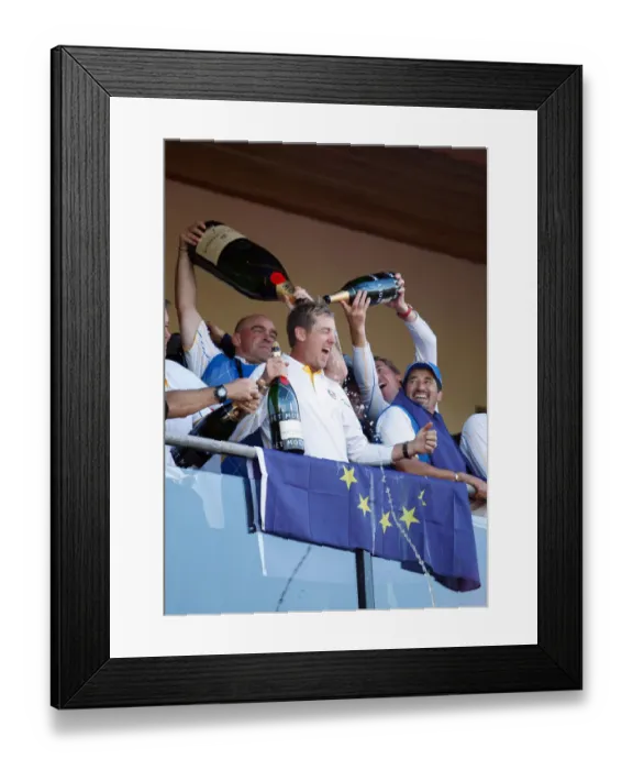 Framed Print : Ian Poulter Soaked In Champagne Framed Print : Ian Poulter Soaked In Champagne