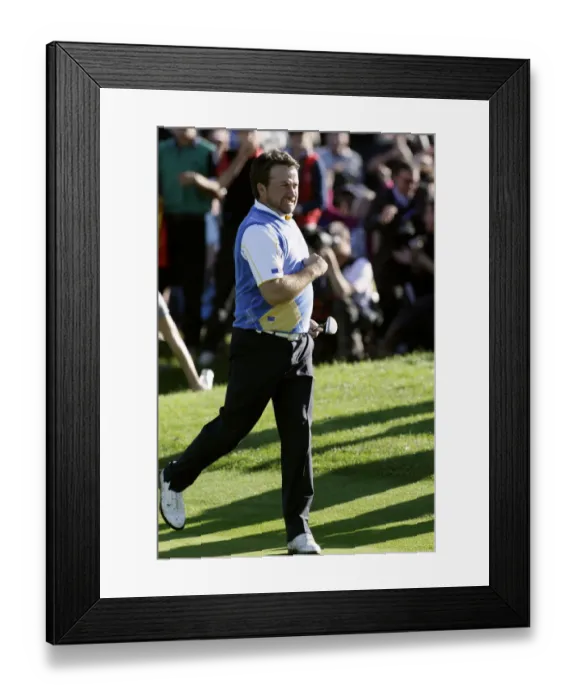 Framed Print : Graeme Mcdowell Sinks His Birdie On 16th Framed Print : Graeme Mcdowell Sinks His Birdie On 16th
