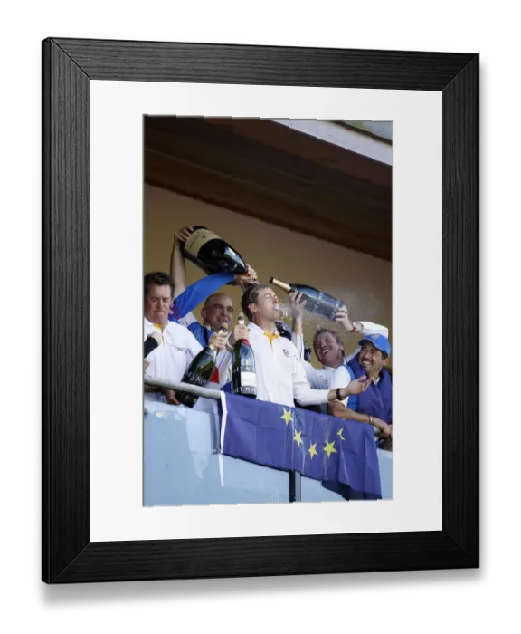 Framed Print : Ian Poulter & Team Celebrate Framed Print : Ian Poulter & Team Celebrate