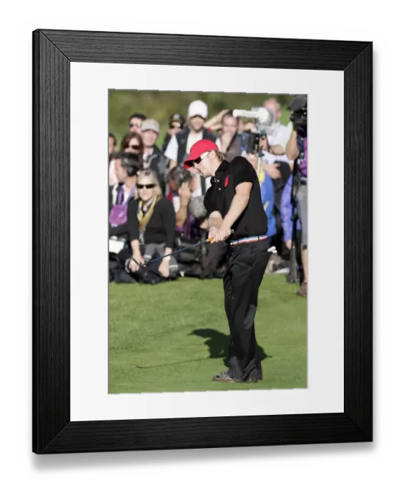 Framed Print : Hunter Mahan Duffs Chip On 17th Framed Print : Hunter Mahan Duffs Chip On 17th