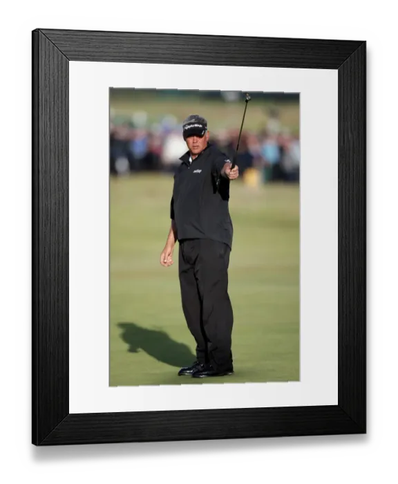 Framed Print : Darren Clarke Just Misses Birdie Putt On 18th Framed Print : Darren Clarke Just Misses Birdie Putt On 18th