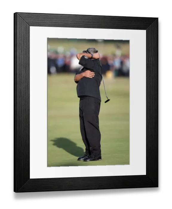Framed Print : Darren Clarke Just Misses Birdie Putt On 18th Framed Print : Darren Clarke Just Misses Birdie Putt On 18th