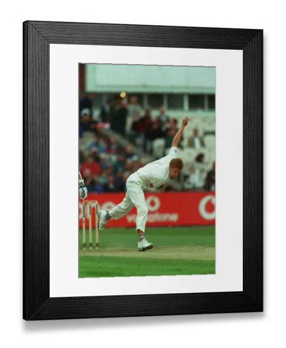 Framed Print : Shaun Pollock Framed Print : Shaun Pollock