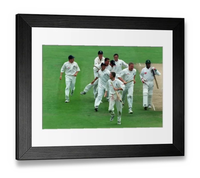 Framed Print : England Players Celebrate Win Framed Print : England Players Celebrate Win