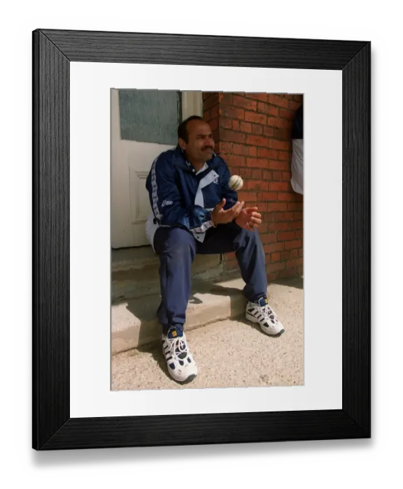 Framed Print : Asim Butt Scotland 12 May 1999 Date: 12 May 1999 Framed Print : Asim Butt Scotland 12 May 1999 Date: 12 May 1999