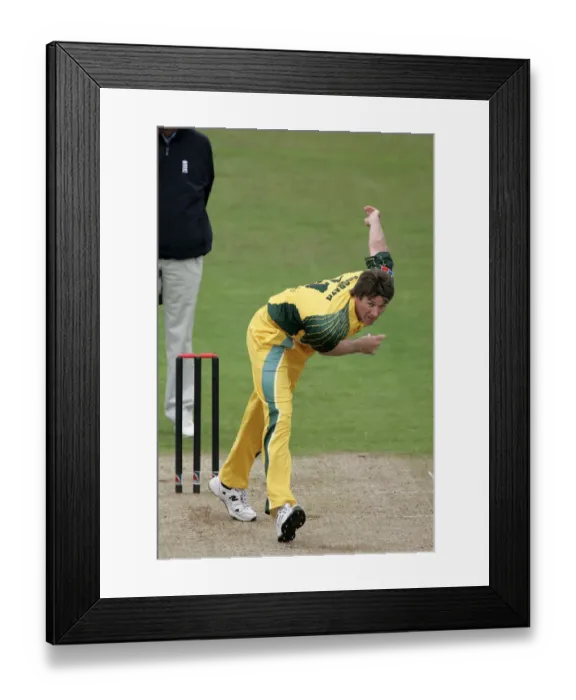 Framed Print : Glenn Mcgrath Framed Print : Glenn Mcgrath