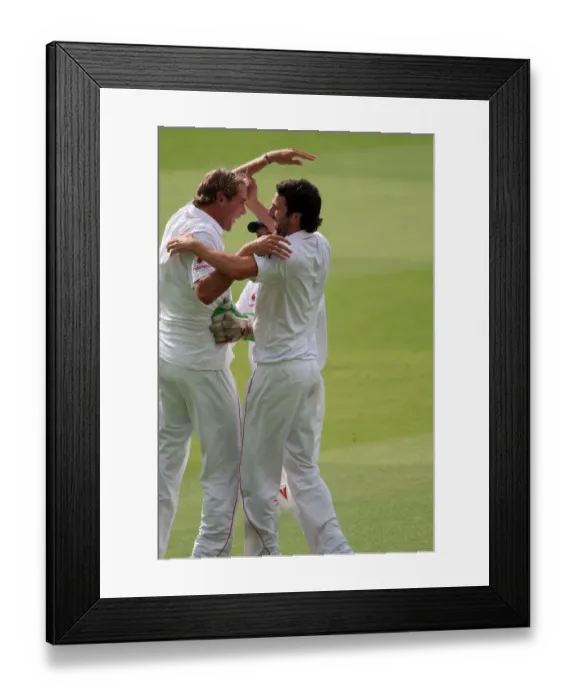 Framed Print : Stuart Broad & Graham Onions Framed Print : Stuart Broad & Graham Onions