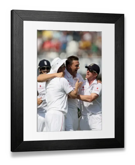 Framed Print : Steve Harmison, Andrew Strauss & Collingwood Celebrate St Framed Print : Steve Harmison, Andrew Strauss & Collingwood Celebrate St