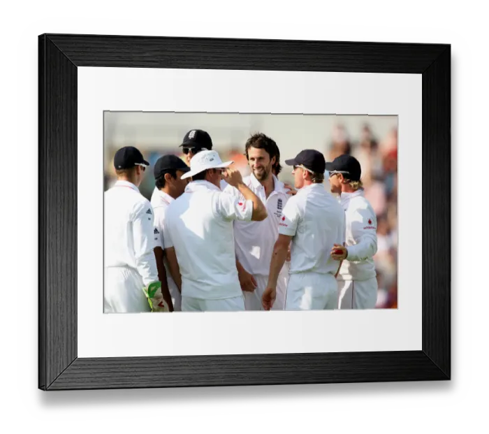 Framed Print : England Congratulate Graeme Onions Framed Print : England Congratulate Graeme Onions