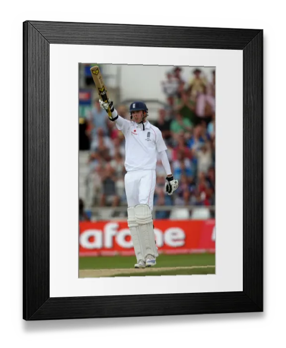 Framed Print : Stuart Broad Make His 1 / 2 Century Framed Print : Stuart Broad Make His 1 / 2 Century