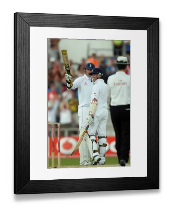 Framed Print : Graeme Swann & Stuart Broad Framed Print : Graeme Swann & Stuart Broad